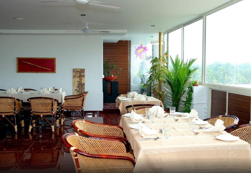 Aquarock Hotel Kazhakuttam ภายนอก รูปภาพ