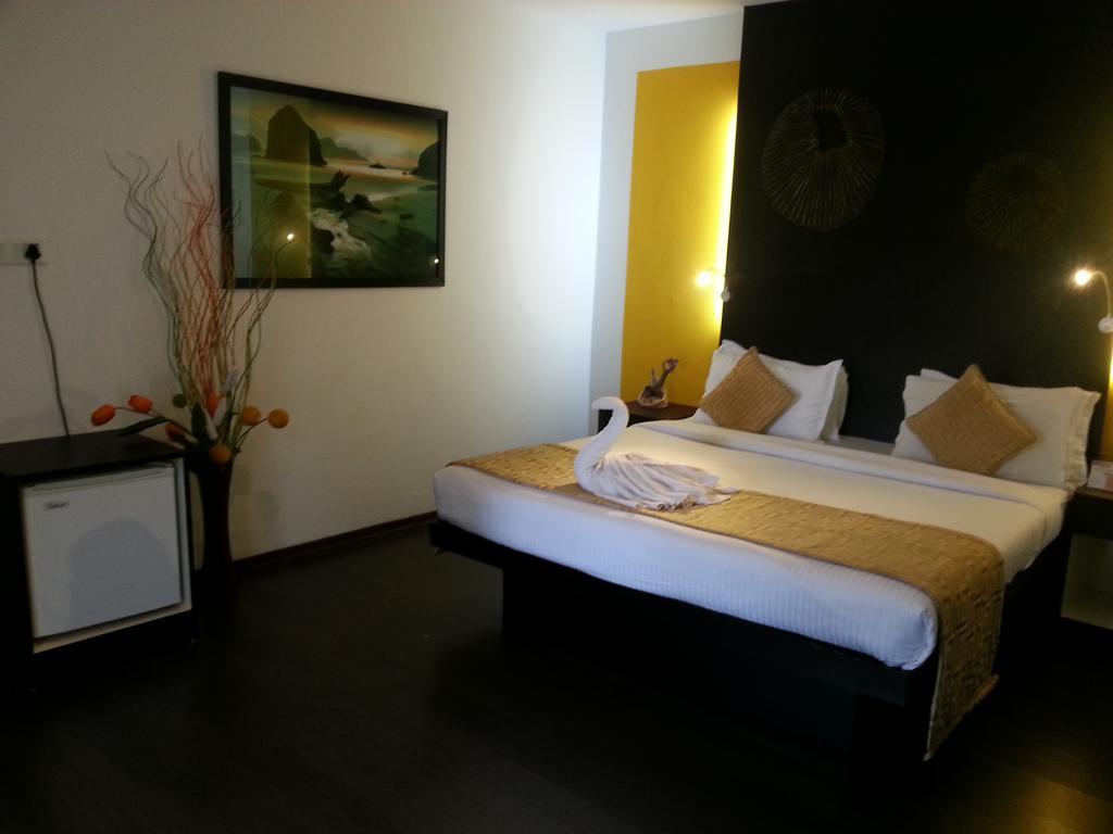 Aquarock Hotel Kazhakuttam ภายนอก รูปภาพ