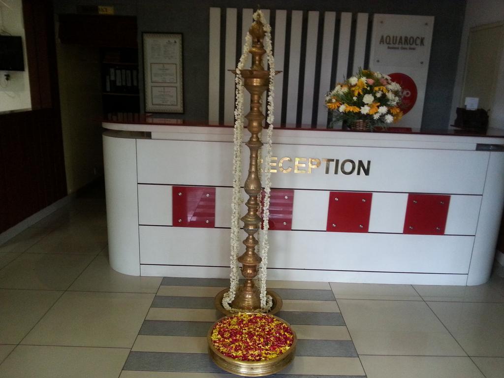 Aquarock Hotel Kazhakuttam ภายนอก รูปภาพ
