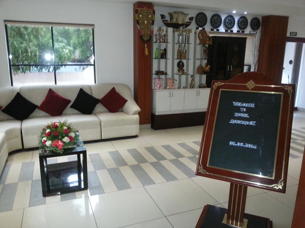 Aquarock Hotel Kazhakuttam ภายนอก รูปภาพ