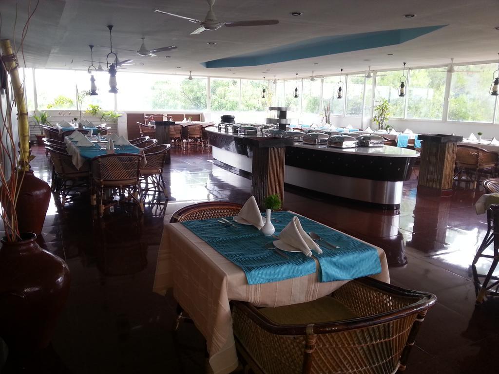 Aquarock Hotel Kazhakuttam ภายนอก รูปภาพ