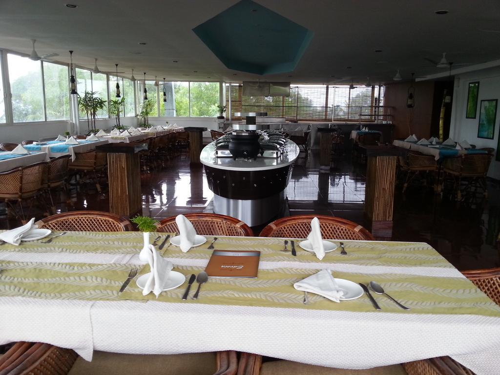 Aquarock Hotel Kazhakuttam ภายนอก รูปภาพ