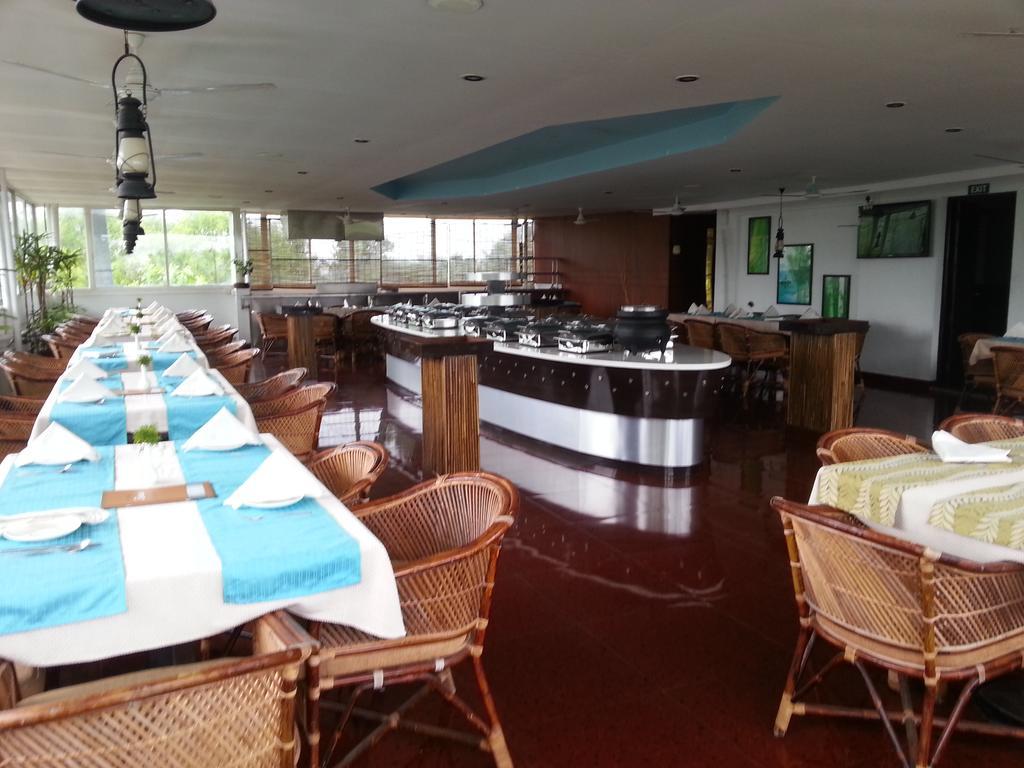 Aquarock Hotel Kazhakuttam ภายนอก รูปภาพ