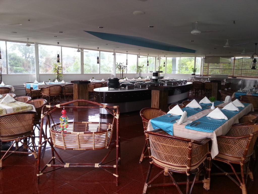 Aquarock Hotel Kazhakuttam ภายนอก รูปภาพ