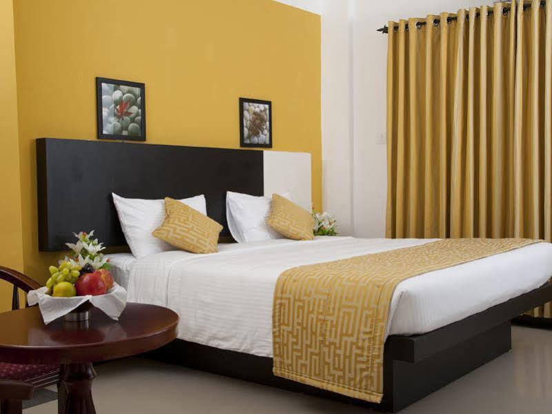 Aquarock Hotel Kazhakuttam ภายนอก รูปภาพ